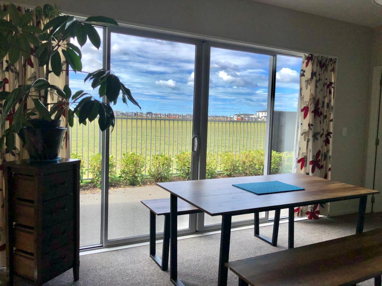 Lovely, Sunny, Home Sweet Home Christchurch Kültér fotó